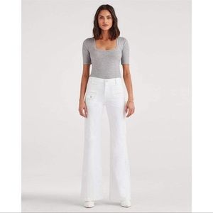 7 For All Mankind Georgia White Wide leg in a Size 27.